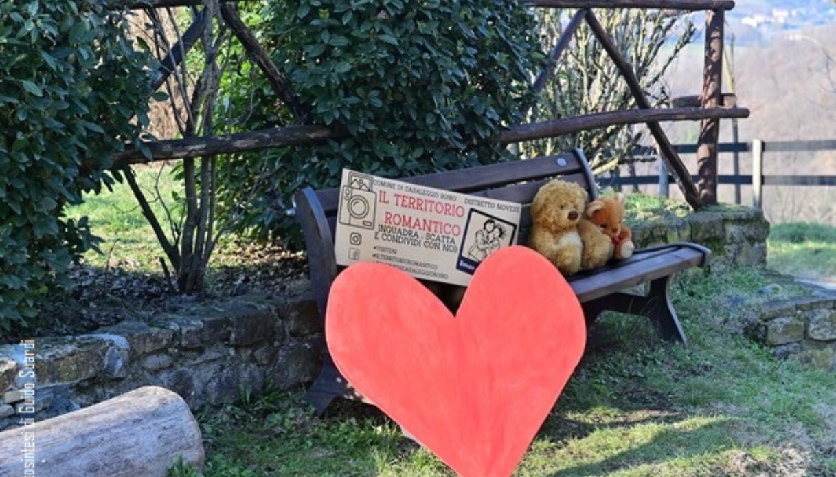 il-selfie-piu-romantico-di-san-valentino-si-scatta-su-queste-panchine