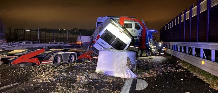 pesaro:-spaventoso-incidente in-a14,

un-uomo-in-ospedale