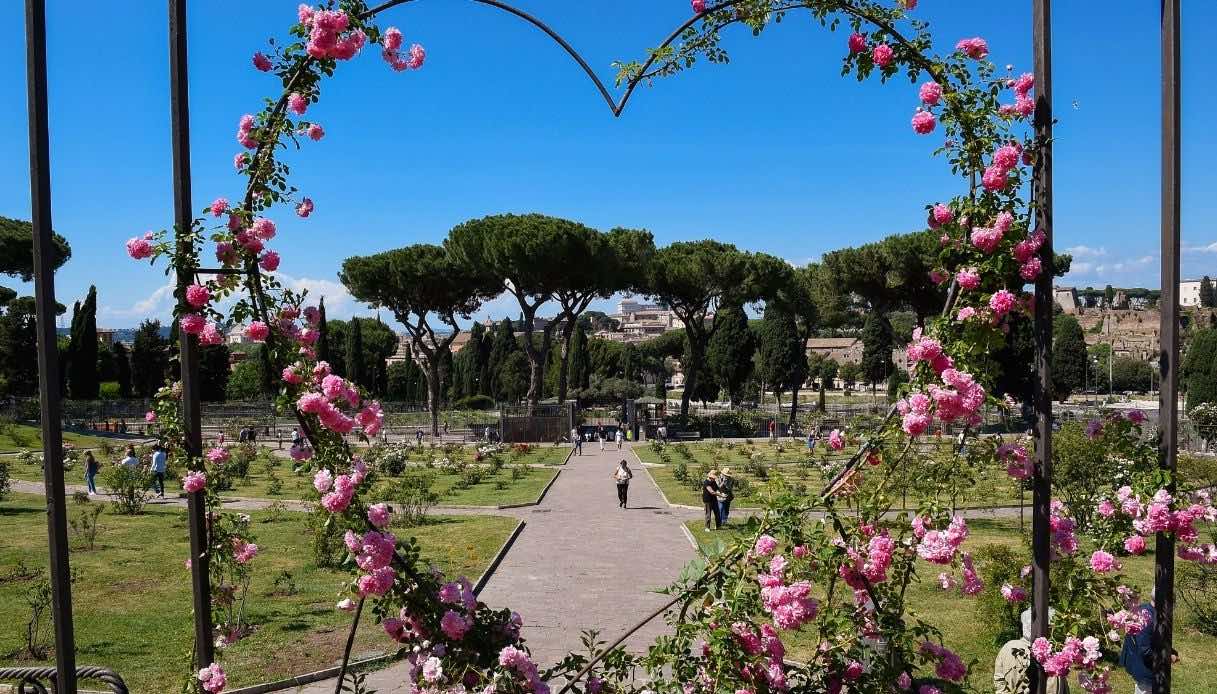 sbocciano-le-rose-nel-giardino-piu-romantico-e-antico-d’italia